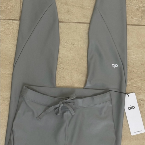 ALO YOGA AIRLIFT HIGH-WAIST LIGHT SPEED LEGGING - Picture 8 of 15